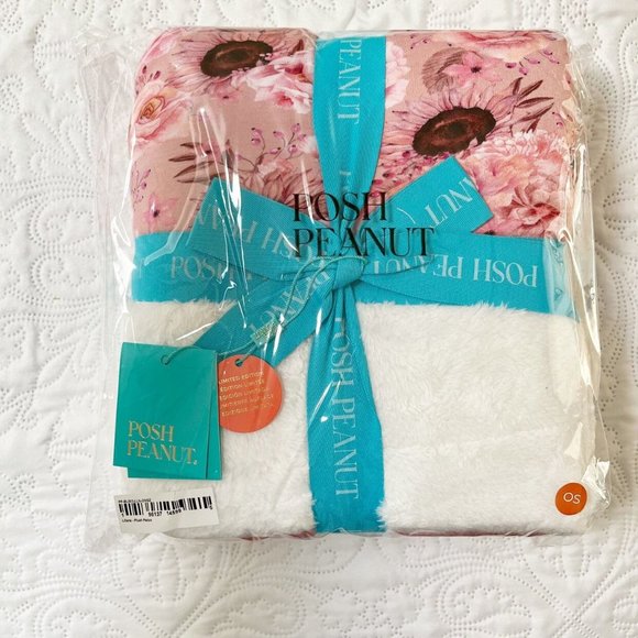 Posh Peanut Other Nwt Posh Peanut Liliana Plush Patoo Blanket